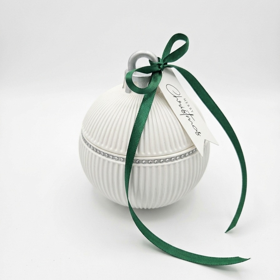 Sveča Christmas Bauble Elegance - Bela / Zlata / Zimska Čarovnija
