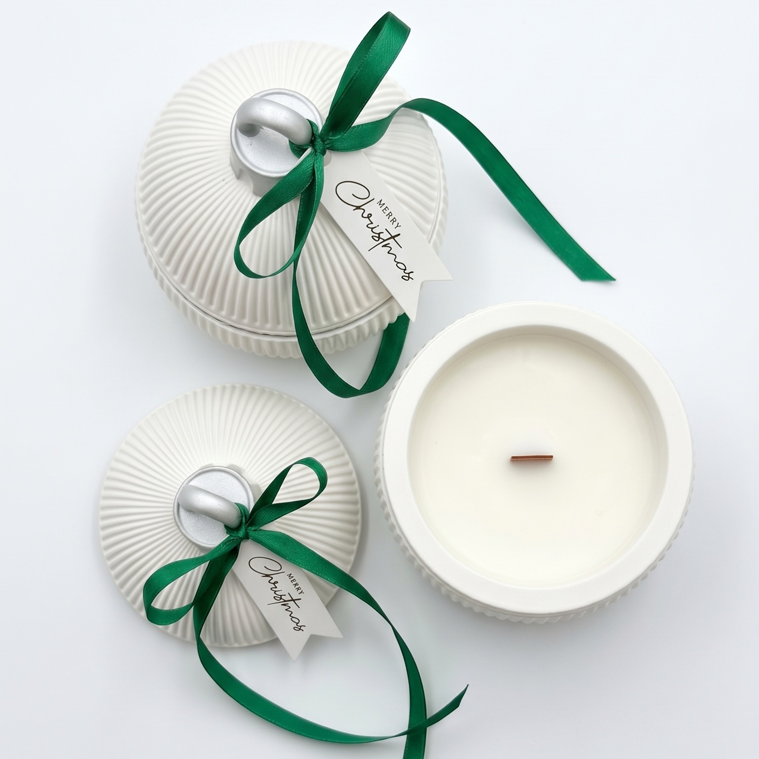 Sveča Christmas Bauble Elegance - Bela / Zlata / Zimska Čarovnija
